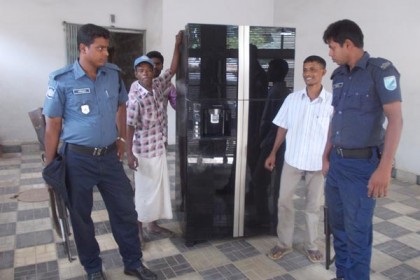এমপি রানাসহ ১০জনের মালামাল ক্রোক