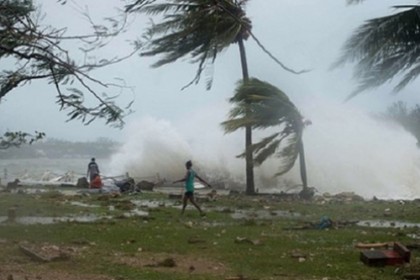 উপকূল অতিক্রম করছে 'রোয়ানু'
