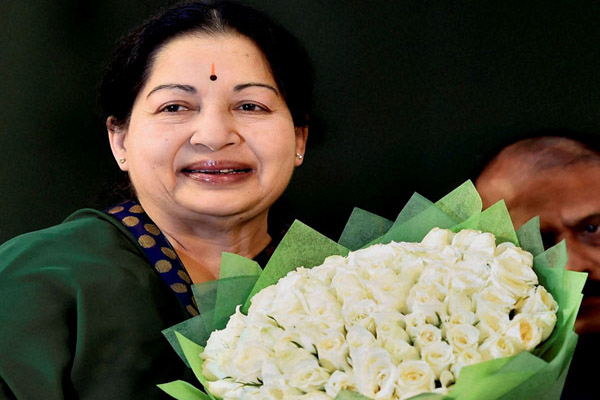 শপথ নিলেন জয়ললিতা, মোদির অভিনন্দন