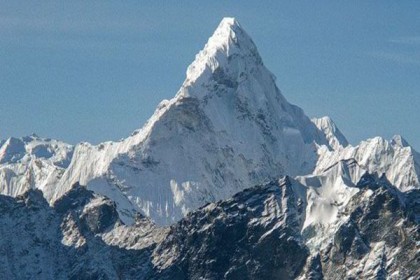 এভারেস্ট অভিযানে ২ আরোহীর প্রাণহানি