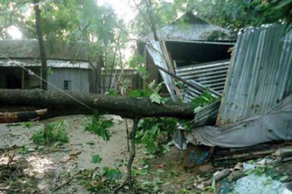 রোয়ানু'র প্রভাবে চট্টগ্রামে ১ লাখ ৩০ হাজার পরিবার ক্ষতিগ্রস্ত