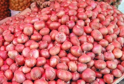 বাংলাদেশের পেঁয়াজের ঝাঁঝ আনন্দবাজারে