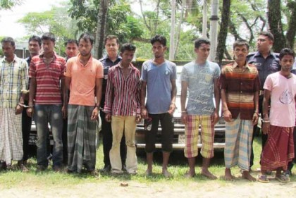 কুলাউড়ায় চোরাই গাড়িসহ ৮ ডাকাত আটক