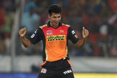যেখানে মুস্তাফিজের ধারে কাছে কেউ নেই