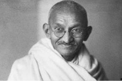 ভারতে ইতিহাস বই থেকে উঠল গান্ধীর নাম!