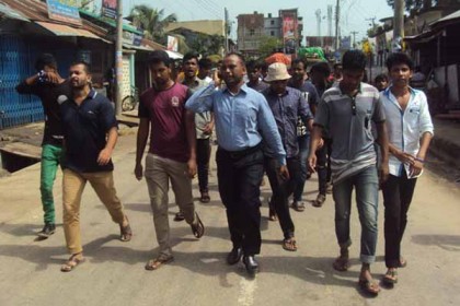 খাগড়াছড়িতে নাগরিক পরিষদ ও পার্বত্য বাঙ্গালি ছাত্র পরিষদের ডাকা হরতাল চলছে