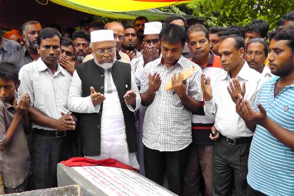 বাগেরহাটে সড়ক উদ্বোধন, মাছের পোনা অবমুক্ত