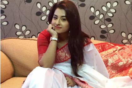 নিয়মিত নামাজটা পড়ার চেষ্টা করি: বুবলী