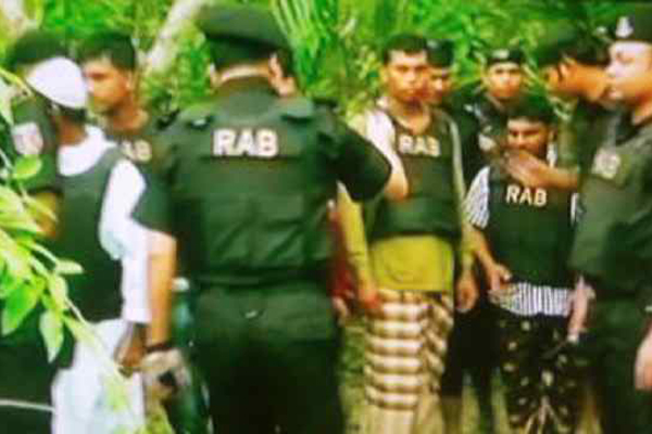 
সুন্দরবনে ৭ বনদস্যুর আনুষ্ঠানিক আত্মসমর্পণ স্থগিত 

