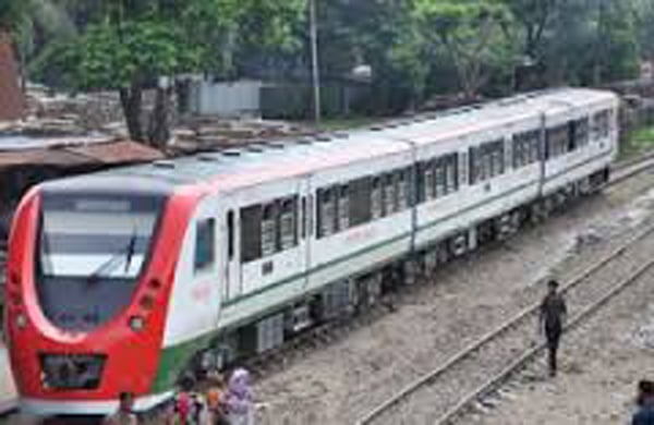 চট্টগ্রামে ডেমু ট্রেনের ধাক্কায় আহত ২