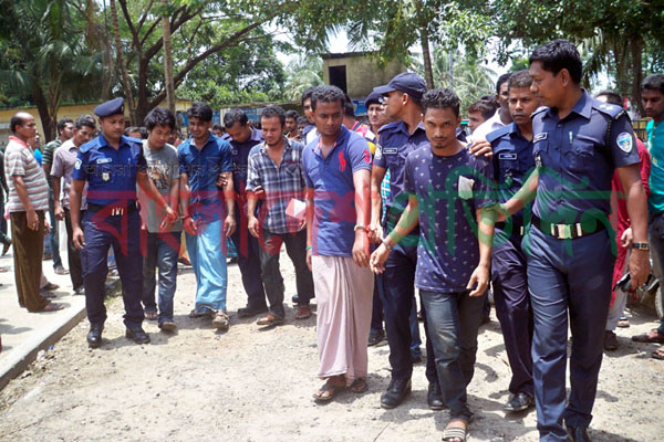 রাঙামাটিতে ৫ মোটরসাইকেলসহ আটক ১১