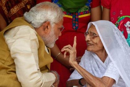 'নারী জাগরণ' সম্মাননা পেলেন মোদির মা
