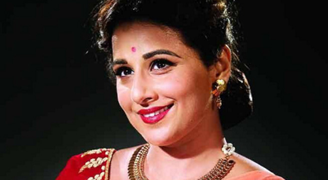 গীতা বালির চরিত্রে বিদ্যা (ভিডিও)