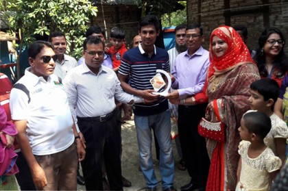 সাতক্ষীরা জেলা প্রশাসনের পক্ষ থেকে মুস্তাফিজকে সংবর্ধনা