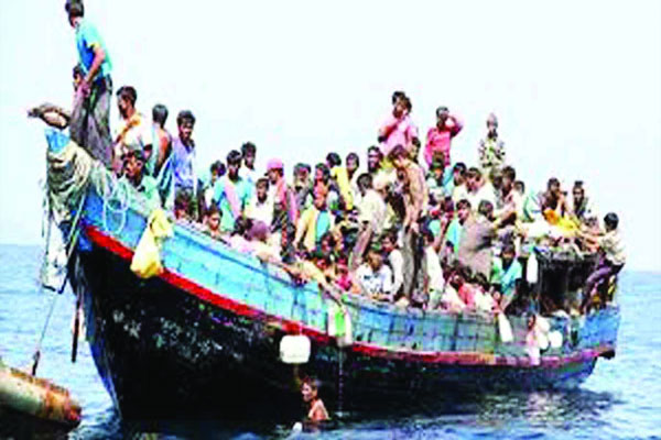 ভূমধ্যসাগরে তিন শতাধিক অভিবাসী উদ্ধার