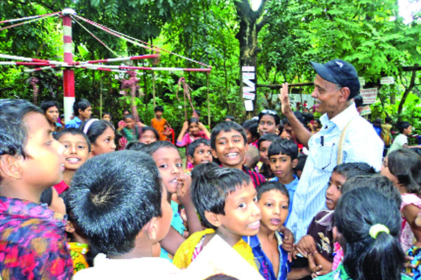 পেনশনের টাকায় নাসির স্যারের শিশুপার্ক