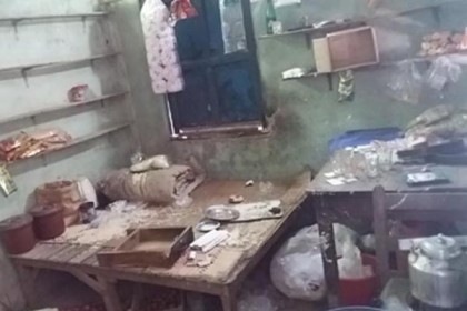 বিয়ের প্রস্তাব প্রত্যাখান করায় হামলা, ভাঙচুর