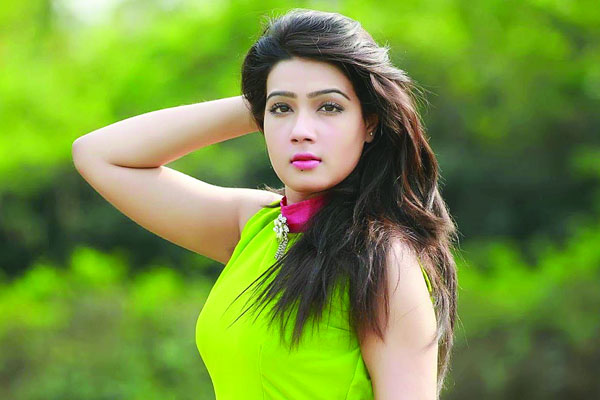 নিন্দা-ঝড়ের নাম মাহি
