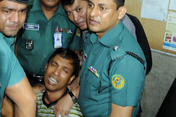 স্ত্রীর মরদেহ দেখতে চট্টগ্রামে এসপি বাবুল