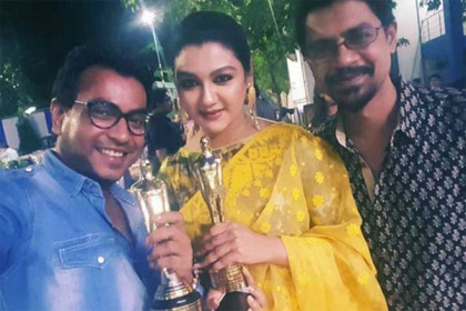 টেলিসিনে পুরস্কার পেলেন জয়া