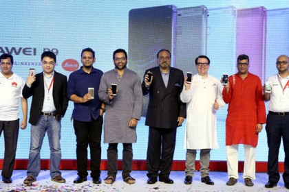 এক মোবাইলে তিন ক্যামেরা!
