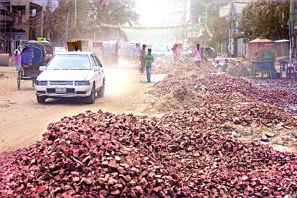 
ঢাকার বাতাসে ধুলার দূষণ
