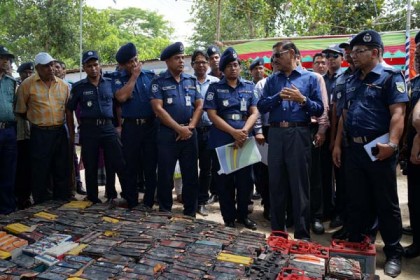 'এসপির স্ত্রীকে হত্যা করে সরকারকে দুর্বল করার চেষ্টা'