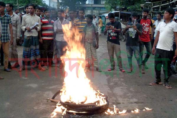 বড়াইগ্রামে দলীয় কর্মী হত্যা মামলা প্রত্যাহারের দাবিতে সড়ক অবরোধ