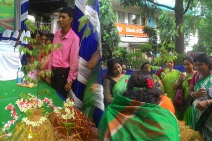মশা নিধনে গাছের বিয়ে!