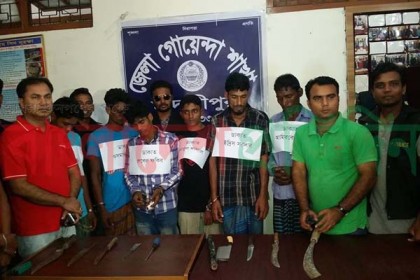 মাদারীপুরে অস্ত্রসহ ৬ ডাকাত আটক