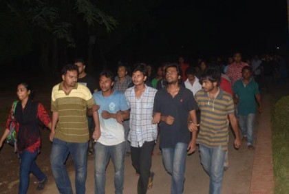 জাবি সাংবাদিকের উপর হামলার প্রতিবাদে বিক্ষোভ মিছিল