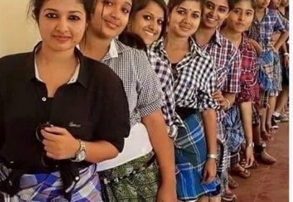 লুঙ্গি পরে প্রতিবাদ!