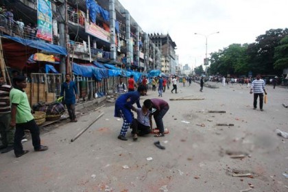 গুলিস্তানে সংঘর্ষে পুলিশের ডিসিসহ আহত ৩