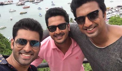 দুই সঙ্গীকে নিয়ে থাইল্যান্ডে দেব