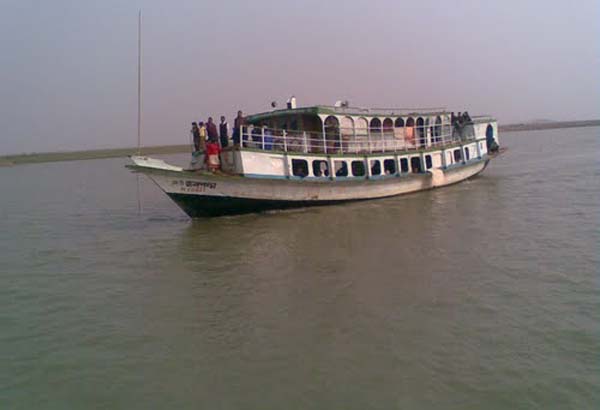 বরিশালে ছোটো লঞ্চ চলাচলে নিষেধাজ্ঞা 