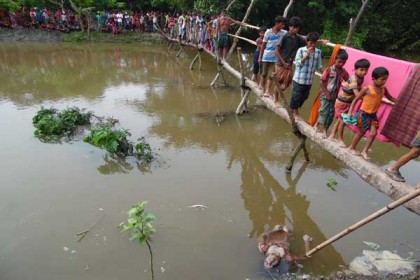 খাল থেকে গলাকাটা দুই লাশ উদ্ধার
