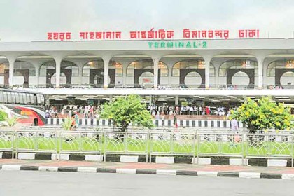 শাহজালালে সোয়া তিন কোটি টাকার মেমোরি কার্ডসহ আটক ১