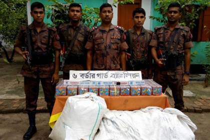 চুয়াডাঙ্গায় ৭ লাখ টাকার ভারতীয় চোরাই পণ্য আটক