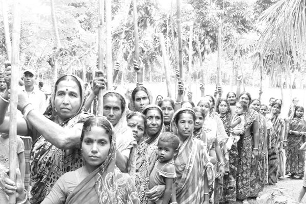 টার্গেট কিলিং ঠেকাতে রাত জেগে গ্রাম পাহারা