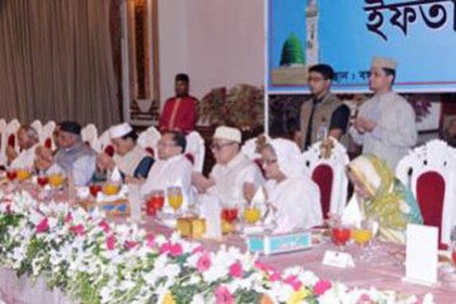 প্রধানমন্ত্রী ও মন্ত্রীদের সম্মানে রাষ্ট্রপতির ইফতার