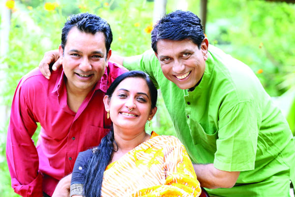 একসঙ্গে তারা তিনজন