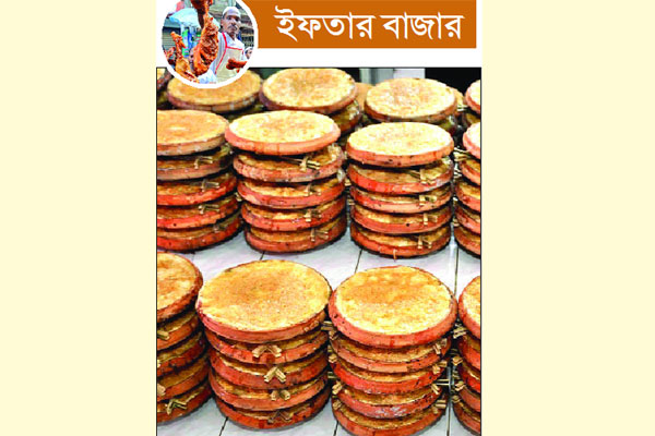 ইফতারির আকর্ষণ বগুড়ার দই