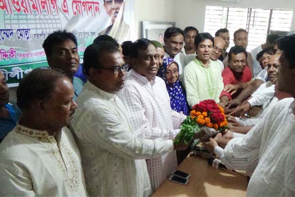 কালকিনিতে বিএনপি'র শতাধিক নেতাকর্মীর আওয়ামী লীগে যোগদান