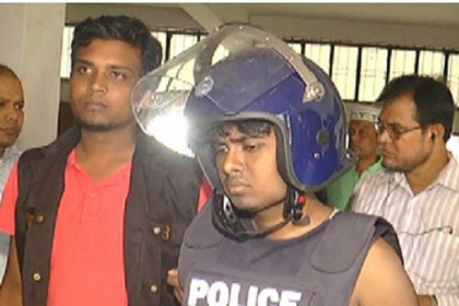 শিক্ষক হত্যাচেষ্টায় আটক ফাহিম 'বন্দুকযুদ্ধে' নিহত