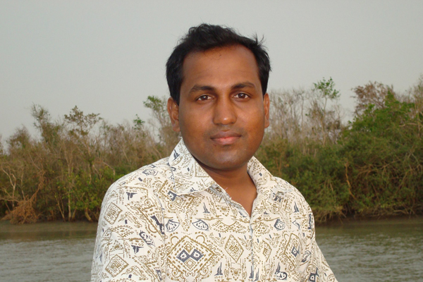 বৃক্ষরোপনে দেশ সেরা দামুড়হুদা ইউএনও