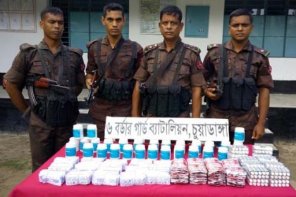 চুয়াডাঙ্গায় ৪০ লাখ টাকার ভারতীয় শাড়ি-ওষুধ জব্দ