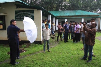 পঞ্চগড়ে পানি উন্নয়ন বোর্ডের প্রকৌশলী অবরুদ্ধ