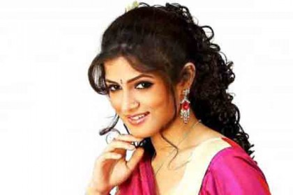 আজ ঢাকায় আসছেন শ্রাবন্তী