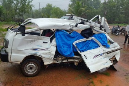 কর্ণাটকে বাস-মাইক্রোবাস সংঘর্ষে ৮ শিক্ষার্থী নিহত