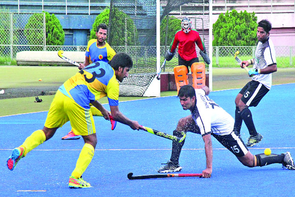 মোহামেডানকে ছিটকে দিল আবাহনী